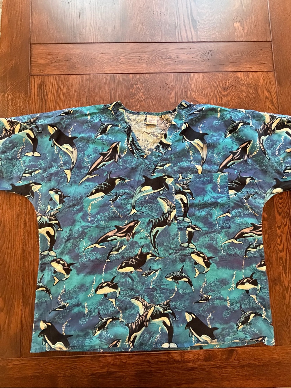 Scrubs Short Sleeve Orca Print Tee in Blue XL